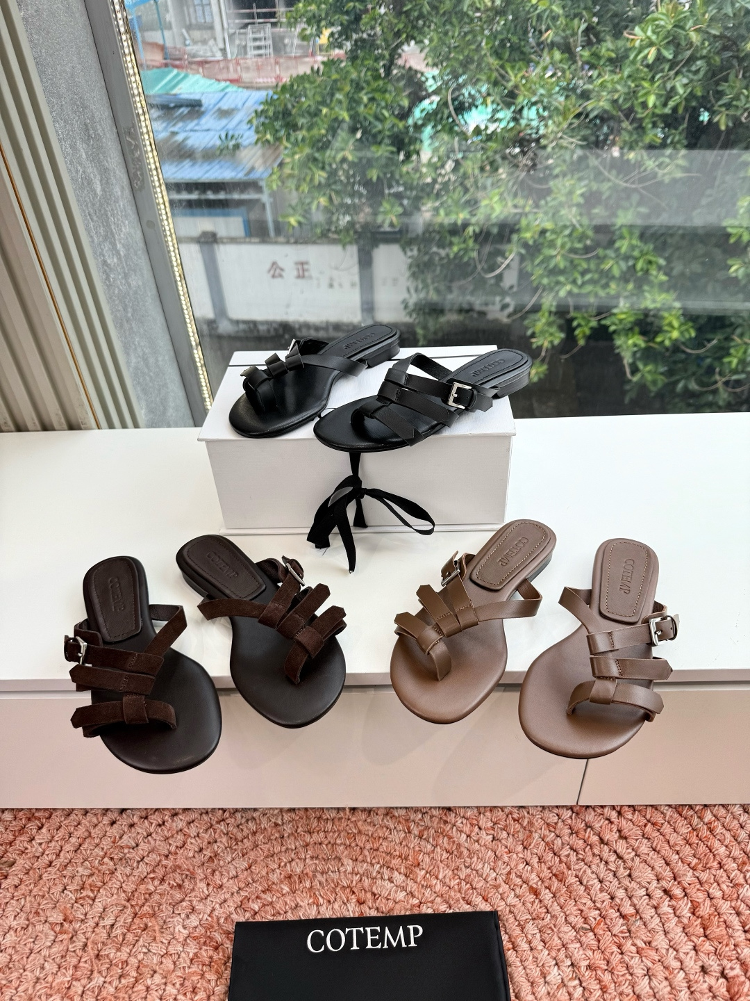 G213😀COTEM* 26/ 春夏新款牛角扣平底人字拖自带松弛氛围感的懒人本命款人字拖来啦！设计上采用