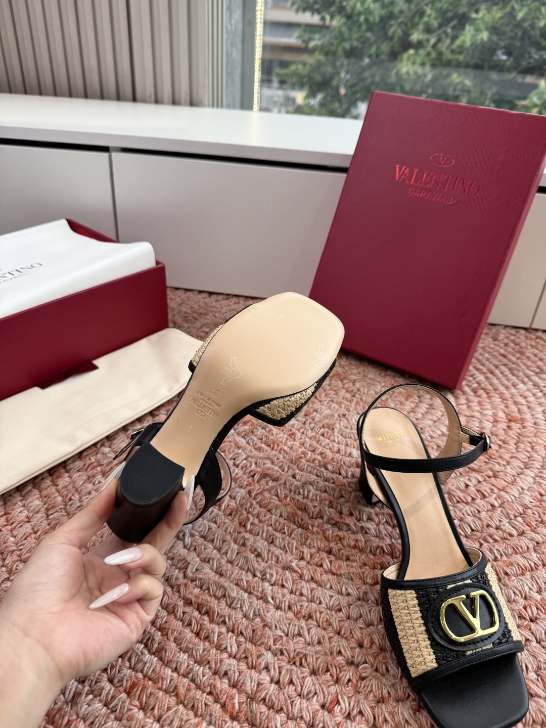 🌾G678所见即所得VALENTINO华伦天奴经典凉鞋单鞋春夏VLOGO SIGNATURE鞋型线条流畅
