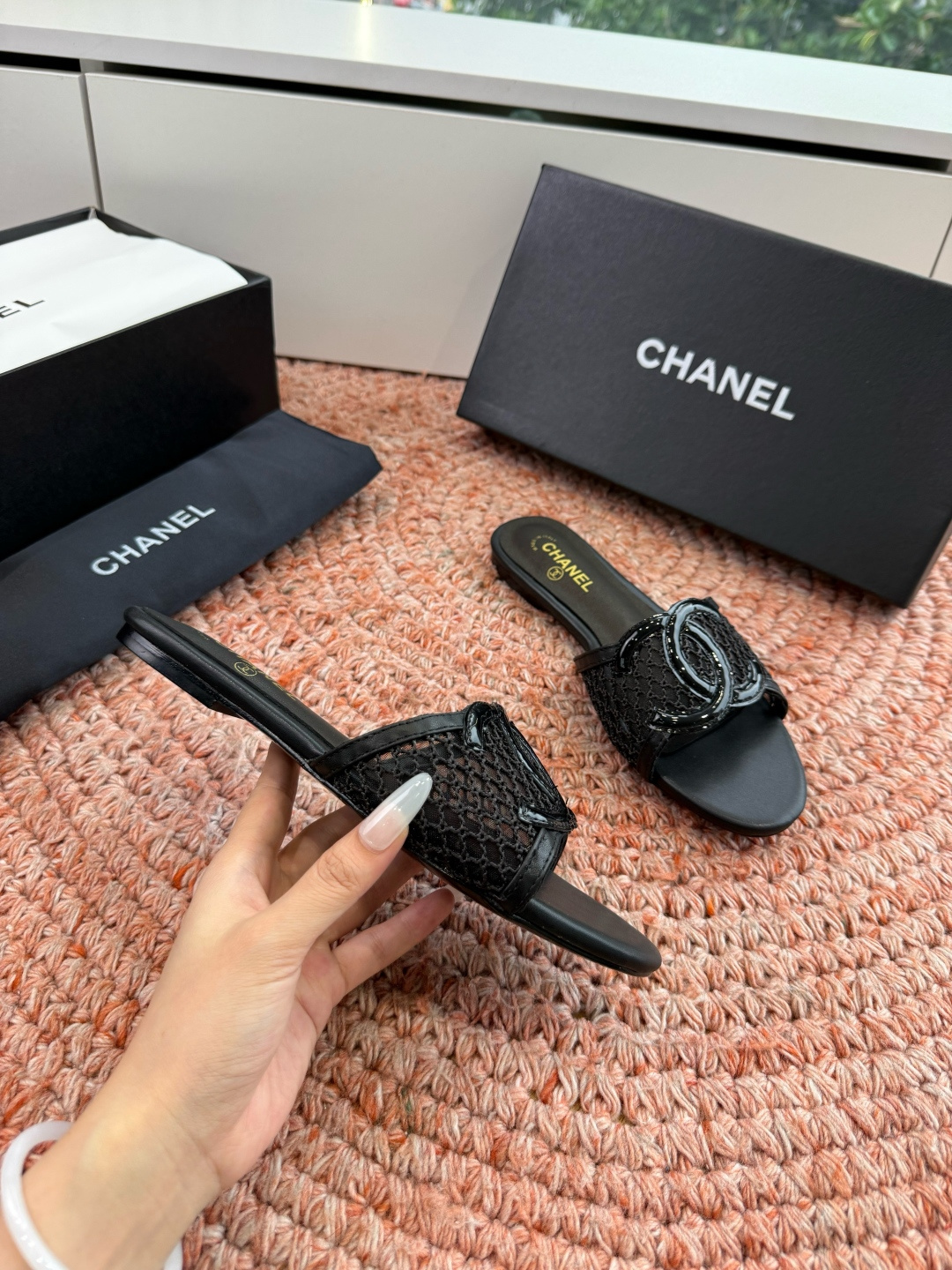 🌾G187顶级Chanel 2026ss小香沙滩凉鞋 顶级专柜品质 每年必入的经典款之一!最新出双C金属 🌾G187顶级Chanel 2026ss小香沙滩凉鞋 顶级专柜品质 每年必入的经典款之一!最新出双C金属