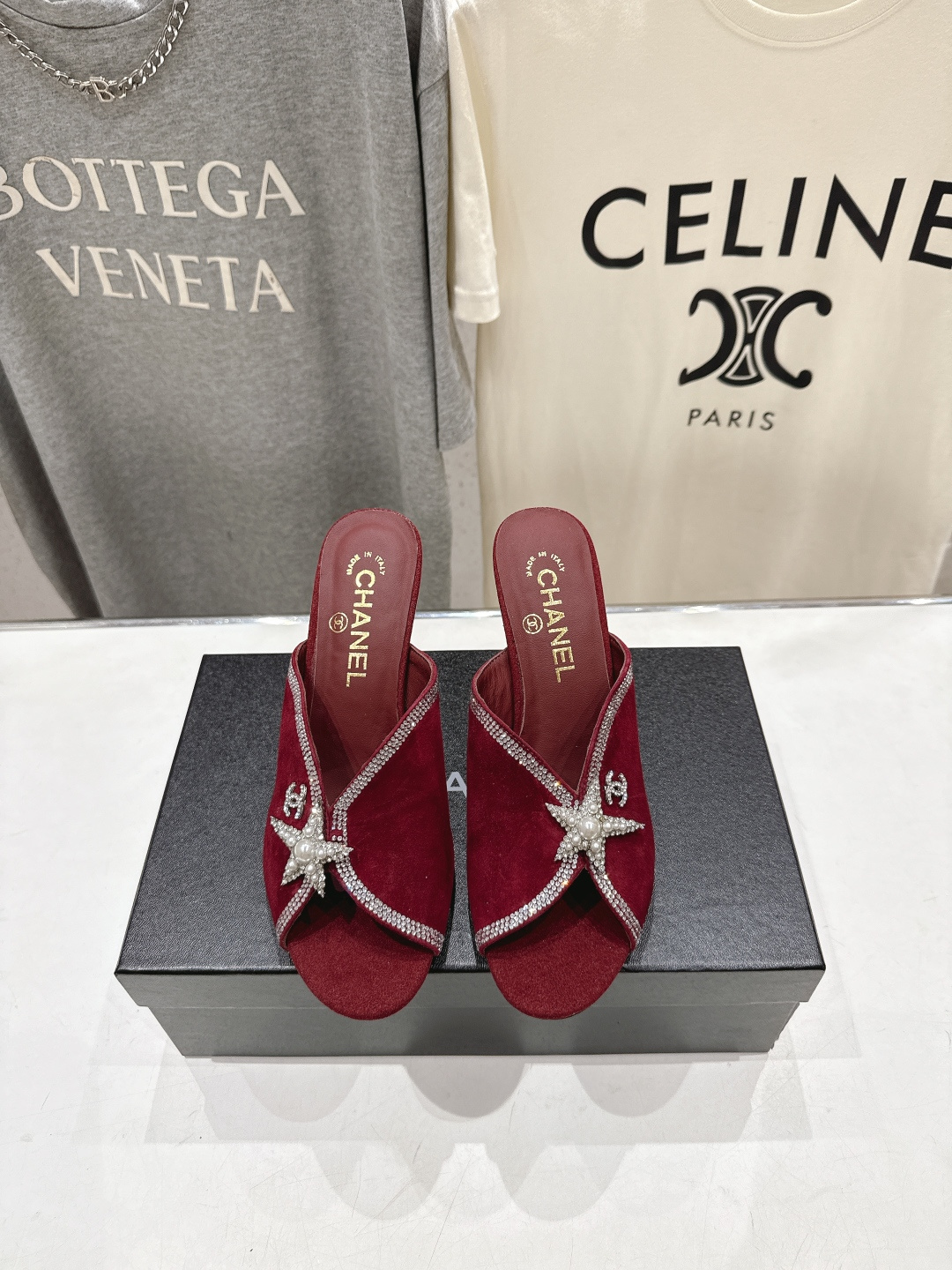NO:891107,New rhinestone high-heeled slippers, brand new design. The upper is equipped with rhinestone strip design and pearl five-pointed star decoration, it is simply beautiful! How to wear super beautiful shoes and look good ~ The upper is made of imported sheepskin, the inner foot pad is silk sheepskin, the original Italian leather outsole, the heel height is 9CM, size 35-41 [40.41.42 custom-made], high heels and slippers, high heels, slippers, sheepskin, sheep, Leather soles19860909新款水钻高跟拖鞋 全新設計.鞋面搭配水钻穿条设计再加上珍珠五角星装饰,简直美爆了！上脚超级美的怎么穿怎么好看～ 鞋面采用进口羊京 内里垫脚为丝绸羊皮 原版意大利真皮大底 跟高9CM 尺码35-41 [40.41.42订做],高跟鞋拖鞋,high heels,slippers,sheepskin,sheep,Leather soles,Women's Shoes