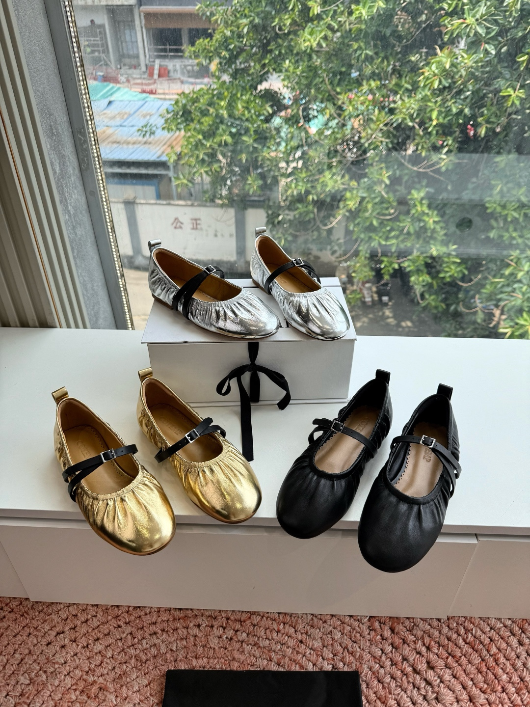 顶级品质COTEM春夏新款玛丽珍褶皱玛丽珍褶皱乐福鞋自带松弛氛围感的懒人本命款人字拖来啦！设计上采用了经
