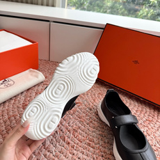 G059顶级品质Hermes爱马仕 H家 休闲玛丽珍魔术贴小白鞋运动风格山羊皮运动鞋,搭配灵感源自经典“ G059顶级品质Hermes爱马仕 H家 休闲玛丽珍魔术贴小白鞋运动风格山羊皮运动鞋,搭配灵感源自经典“