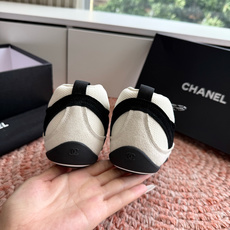 G059chanel26a球鞋美到心巴上一买一个不吱声讲道理 看到实物穿上脚 就会觉得右边黑色的更好看 G059chanel26a球鞋美到心巴上一买一个不吱声讲道理 看到实物穿上脚 就会觉得右边黑色的更好看