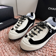 G059chanel26a球鞋美到心巴上一买一个不吱声讲道理 看到实物穿上脚 就会觉得右边黑色的更好看 G059chanel26a球鞋美到心巴上一买一个不吱声讲道理 看到实物穿上脚 就会觉得右边黑色的更好看