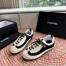 G059chanel26a球鞋美到心巴上一买一个不吱声讲道理 看到实物穿上脚 就会觉得右边黑色的更好看 G059chanel26a球鞋美到心巴上一买一个不吱声讲道理 看到实物穿上脚 就会觉得右边黑色的更好看