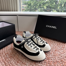 G059chanel26a球鞋美到心巴上一买一个不吱声讲道理 看到实物穿上脚 就会觉得右边黑色的更好看 G059chanel26a球鞋美到心巴上一买一个不吱声讲道理 看到实物穿上脚 就会觉得右边黑色的更好看