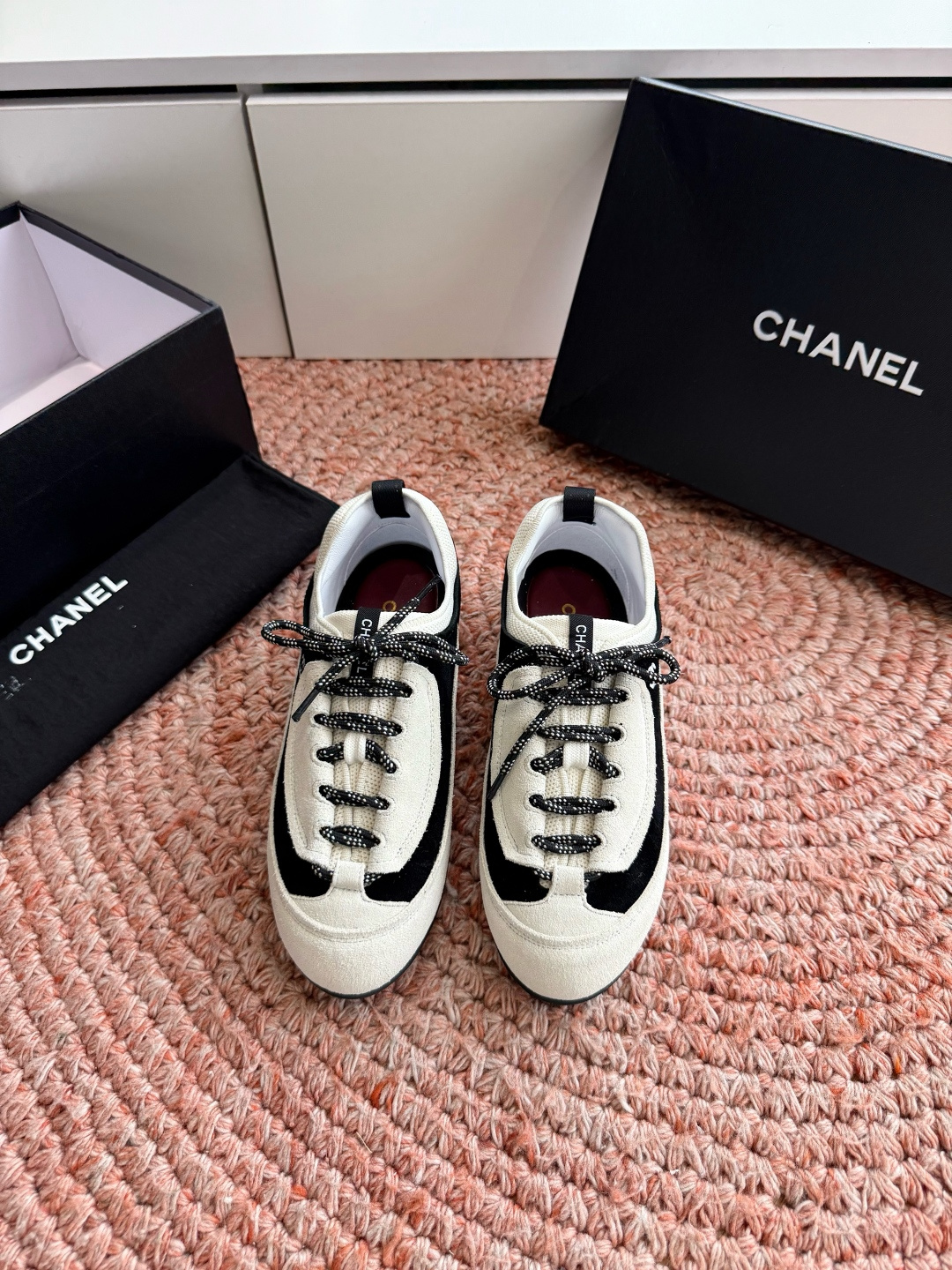 G059chanel26a球鞋美到心巴上一买一个不吱声讲道理 看到实物穿上脚 就会觉得右边黑色的更好看 