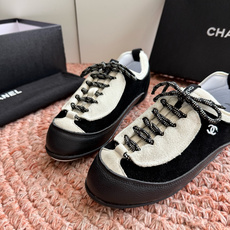 G059chanel26a球鞋美到心巴上一买一个不吱声讲道理 看到实物穿上脚 就会觉得右边黑色的更好看 G059chanel26a球鞋美到心巴上一买一个不吱声讲道理 看到实物穿上脚 就会觉得右边黑色的更好看