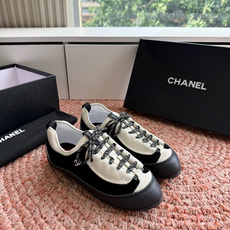 G059chanel26a球鞋美到心巴上一买一个不吱声讲道理 看到实物穿上脚 就会觉得右边黑色的更好看 G059chanel26a球鞋美到心巴上一买一个不吱声讲道理 看到实物穿上脚 就会觉得右边黑色的更好看