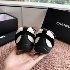 G059chanel26a球鞋美到心巴上一买一个不吱声讲道理 看到实物穿上脚 就会觉得右边黑色的更好看 G059chanel26a球鞋美到心巴上一买一个不吱声讲道理 看到实物穿上脚 就会觉得右边黑色的更好看