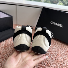 G059chanel26a球鞋美到心巴上一买一个不吱声讲道理 看到实物穿上脚 就会觉得右边黑色的更好看 G059chanel26a球鞋美到心巴上一买一个不吱声讲道理 看到实物穿上脚 就会觉得右边黑色的更好看