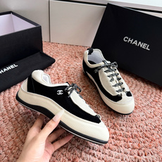 G059chanel26a球鞋美到心巴上一买一个不吱声讲道理 看到实物穿上脚 就会觉得右边黑色的更好看 G059chanel26a球鞋美到心巴上一买一个不吱声讲道理 看到实物穿上脚 就会觉得右边黑色的更好看