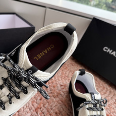 G059chanel26a球鞋美到心巴上一买一个不吱声讲道理 看到实物穿上脚 就会觉得右边黑色的更好看 G059chanel26a球鞋美到心巴上一买一个不吱声讲道理 看到实物穿上脚 就会觉得右边黑色的更好看