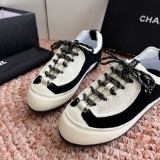 G059chanel26a球鞋美到心巴上一买一个不吱声讲道理 看到实物穿上脚 就会觉得右边黑色的更好看 G059chanel26a球鞋美到心巴上一买一个不吱声讲道理 看到实物穿上脚 就会觉得右边黑色的更好看