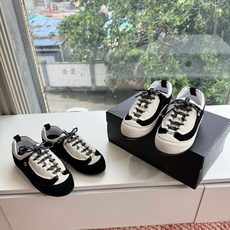 G059chanel26a球鞋美到心巴上一买一个不吱声讲道理 看到实物穿上脚 就会觉得右边黑色的更好看 G059chanel26a球鞋美到心巴上一买一个不吱声讲道理 看到实物穿上脚 就会觉得右边黑色的更好看