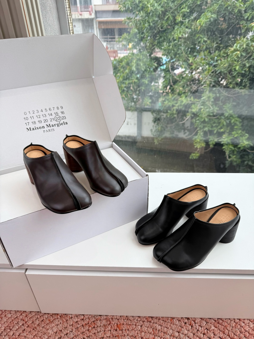 G077代购级别5Maison Margie马吉拉•分趾粗跟平底复古玛丽珍复古包头单鞋凉鞋棒了的版本 非