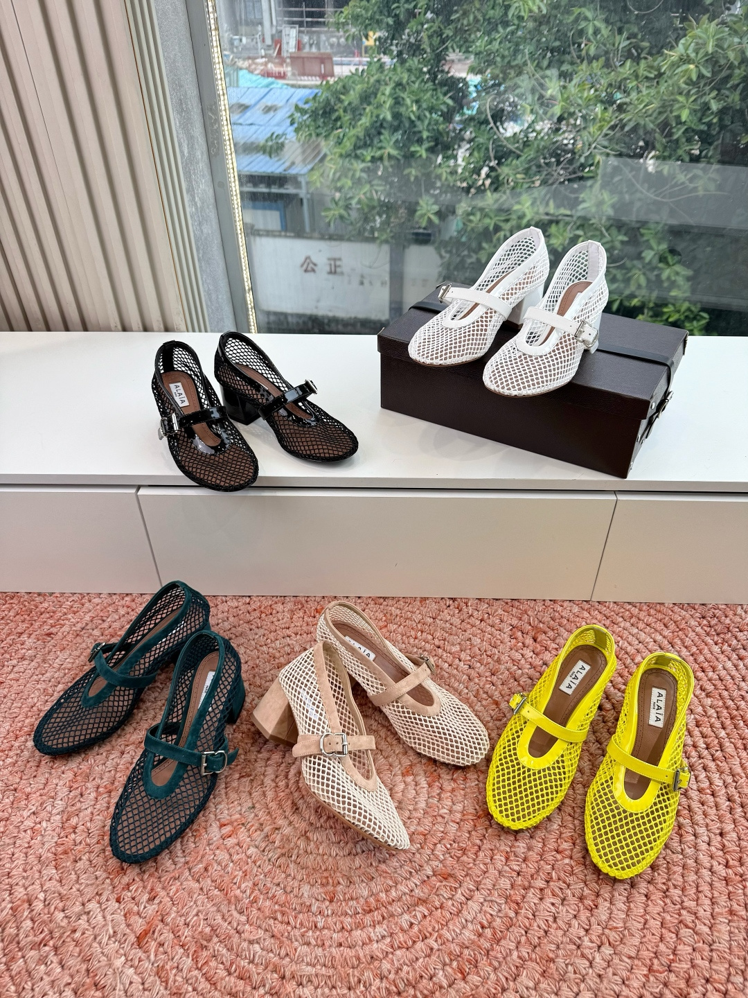 G241代购级阿莱雅Alaïa 镂空高跟凉鞋​​✨Alaïa这款镂空高跟凉鞋，采用网状皮革设计，透气又时