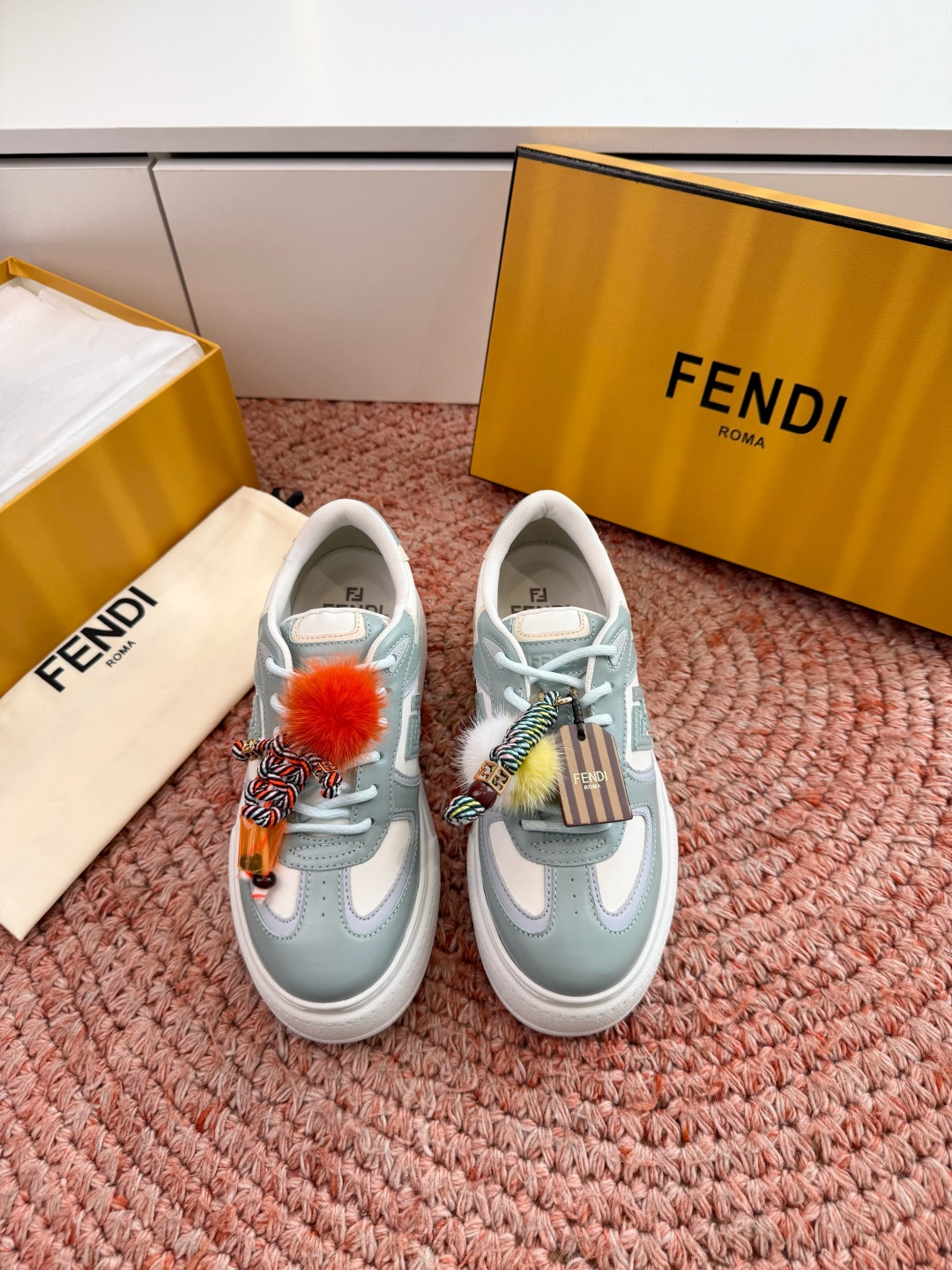 G036Fendi/芬迪2026年款老佛爷双F老花拼接潮流小白鞋低帮系带板鞋休闲鞋鞋面：原版牛皮内里：原