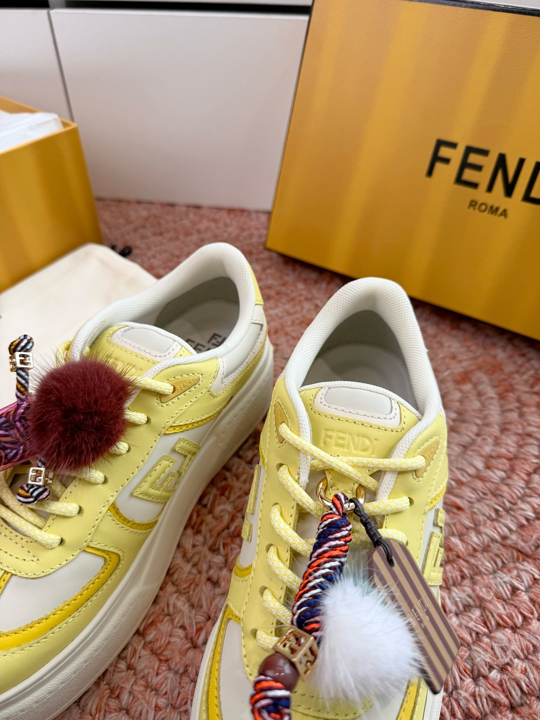 G036Fendi/芬迪2026年款老佛爷双F老花拼接潮流小白鞋低帮系带板鞋休闲鞋鞋面：原版牛皮内里：原
