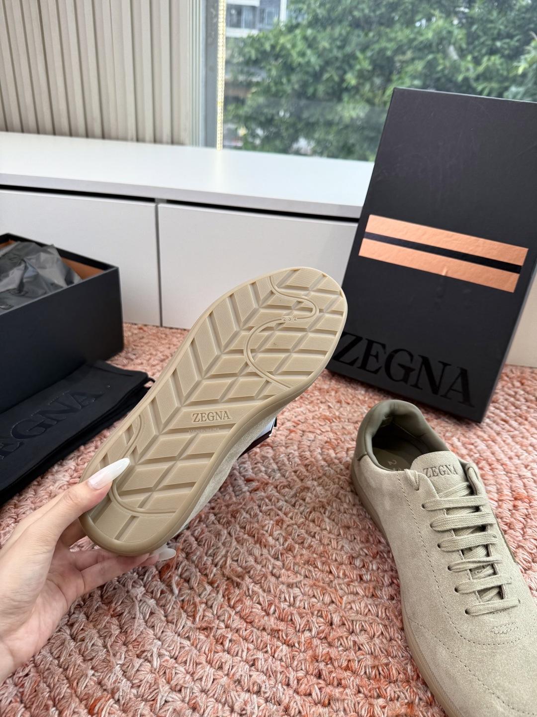 G178所见即所得原单品质Zegna杰尼亚休闲运动鞋Triple Stitch 是一款精致的休闲鞋履，饰