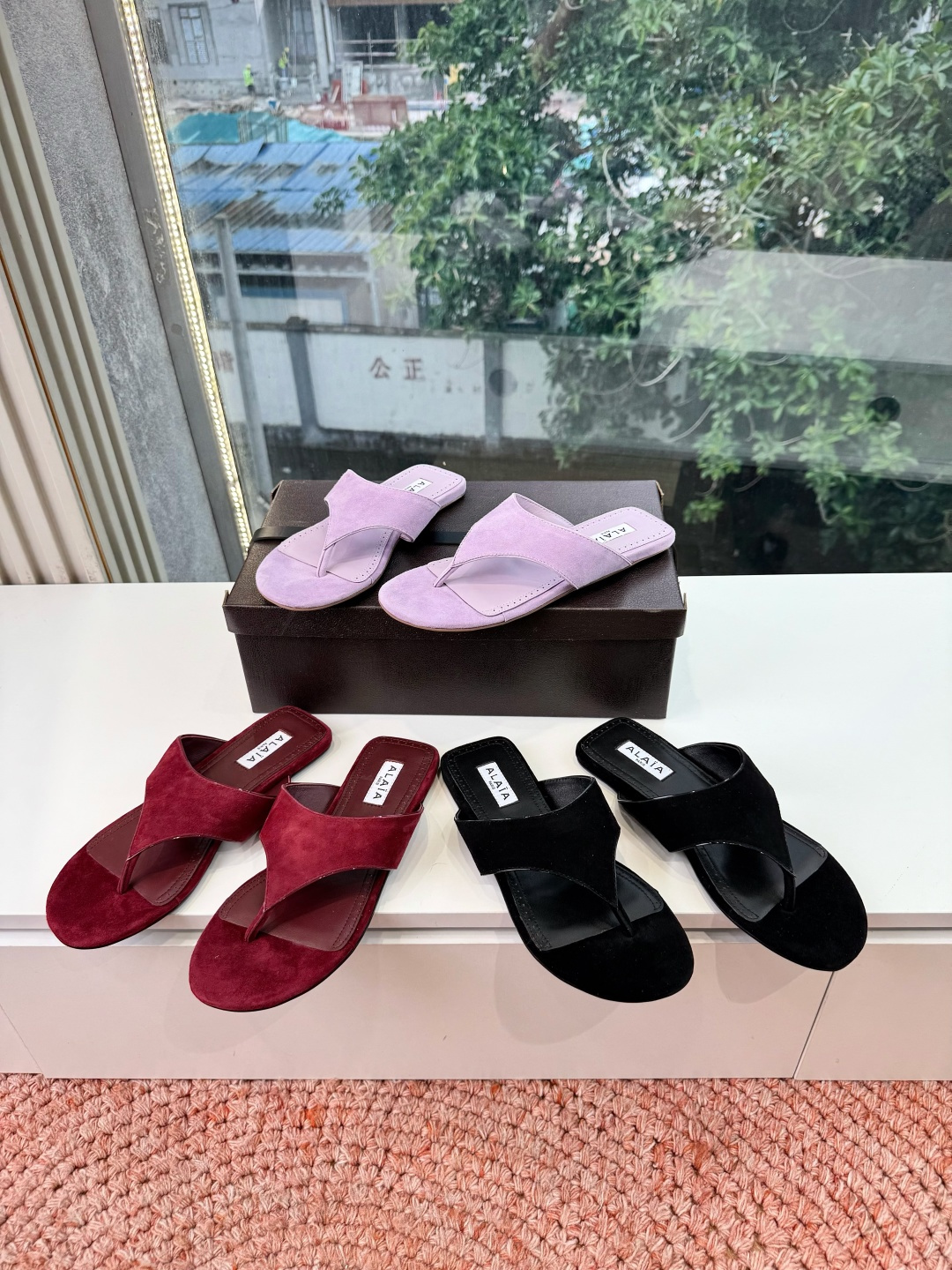 G241代购级阿莱雅Alaïa 镂空平底高跟夹脚拖鞋凉鞋​​✨Alaïa这款镂空高跟凉鞋，采用网状皮革设