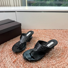 G241代购级阿莱雅Alaïa 镂空高跟凉鞋✨Alaïa这款镂空高跟凉鞋,采用网状皮革设计,透气又时 G241代购级阿莱雅Alaïa 镂空高跟凉鞋✨Alaïa这款镂空高跟凉鞋,采用网状皮革设计,透气又时