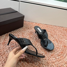 G241代购级阿莱雅Alaïa 镂空高跟凉鞋✨Alaïa这款镂空高跟凉鞋,采用网状皮革设计,透气又时 G241代购级阿莱雅Alaïa 镂空高跟凉鞋✨Alaïa这款镂空高跟凉鞋,采用网状皮革设计,透气又时