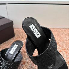 G241代购级阿莱雅Alaïa 镂空高跟凉鞋✨Alaïa这款镂空高跟凉鞋,采用网状皮革设计,透气又时 G241代购级阿莱雅Alaïa 镂空高跟凉鞋✨Alaïa这款镂空高跟凉鞋,采用网状皮革设计,透气又时