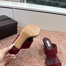 G241代购级阿莱雅Alaïa 镂空高跟凉鞋✨Alaïa这款镂空高跟凉鞋,采用网状皮革设计,透气又时 G241代购级阿莱雅Alaïa 镂空高跟凉鞋✨Alaïa这款镂空高跟凉鞋,采用网状皮革设计,透气又时