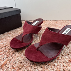 G241代购级阿莱雅Alaïa 镂空高跟凉鞋✨Alaïa这款镂空高跟凉鞋,采用网状皮革设计,透气又时 G241代购级阿莱雅Alaïa 镂空高跟凉鞋✨Alaïa这款镂空高跟凉鞋,采用网状皮革设计,透气又时