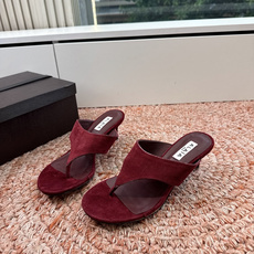 G241代购级阿莱雅Alaïa 镂空高跟凉鞋✨Alaïa这款镂空高跟凉鞋,采用网状皮革设计,透气又时 G241代购级阿莱雅Alaïa 镂空高跟凉鞋✨Alaïa这款镂空高跟凉鞋,采用网状皮革设计,透气又时