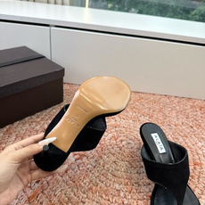 G241代购级阿莱雅Alaïa 镂空高跟凉鞋✨Alaïa这款镂空高跟凉鞋,采用网状皮革设计,透气又时 G241代购级阿莱雅Alaïa 镂空高跟凉鞋✨Alaïa这款镂空高跟凉鞋,采用网状皮革设计,透气又时