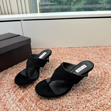 G241代购级阿莱雅Alaïa 镂空高跟凉鞋✨Alaïa这款镂空高跟凉鞋,采用网状皮革设计,透气又时 G241代购级阿莱雅Alaïa 镂空高跟凉鞋✨Alaïa这款镂空高跟凉鞋,采用网状皮革设计,透气又时