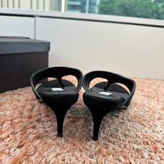 G241代购级阿莱雅Alaïa 镂空高跟凉鞋✨Alaïa这款镂空高跟凉鞋,采用网状皮革设计,透气又时 G241代购级阿莱雅Alaïa 镂空高跟凉鞋✨Alaïa这款镂空高跟凉鞋,采用网状皮革设计,透气又时