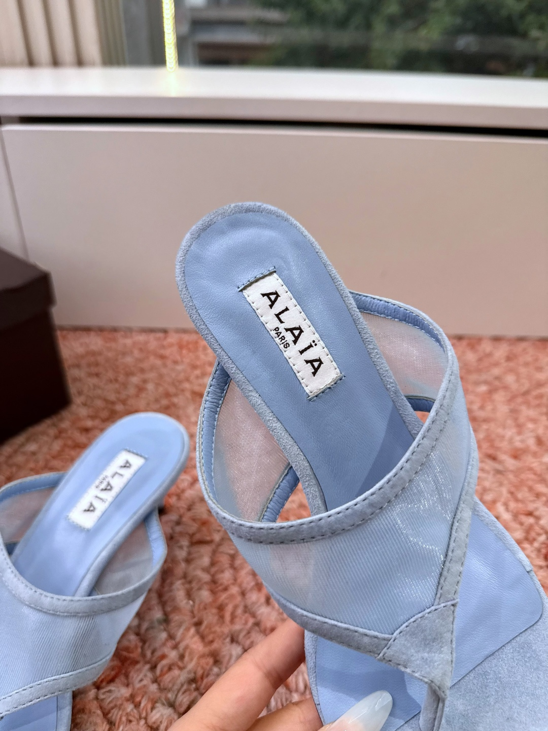 G241代购级阿莱雅Alaïa 镂空高跟凉鞋​​✨Alaïa这款镂空高跟凉鞋，采用网状皮革设计，透气又时