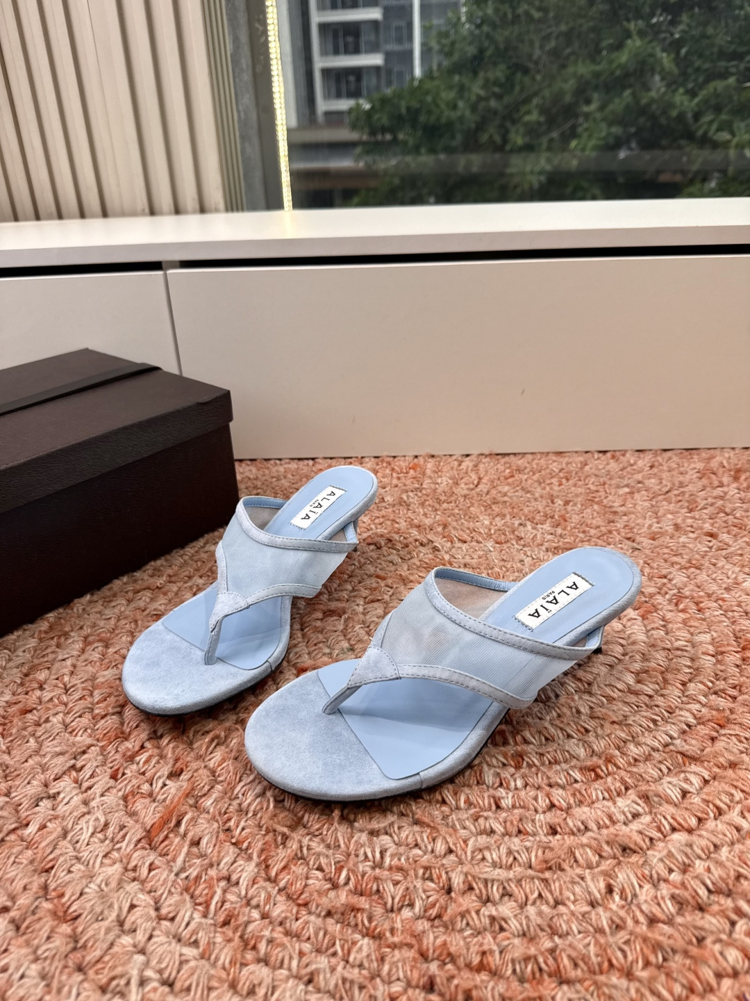 G241代购级阿莱雅Alaïa 镂空高跟凉鞋​​✨Alaïa这款镂空高跟凉鞋，采用网状皮革设计，透气又时