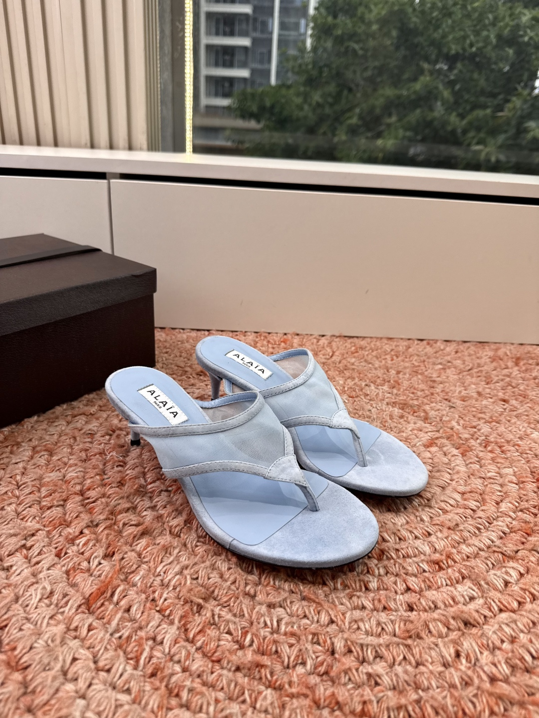 G241代购级阿莱雅Alaïa 镂空高跟凉鞋​​✨Alaïa这款镂空高跟凉鞋，采用网状皮革设计，透气又时
