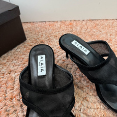 G241代购级阿莱雅Alaïa 镂空高跟凉鞋✨Alaïa这款镂空高跟凉鞋,采用网状皮革设计,透气又时 G241代购级阿莱雅Alaïa 镂空高跟凉鞋✨Alaïa这款镂空高跟凉鞋,采用网状皮革设计,透气又时