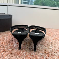 G241代购级阿莱雅Alaïa 镂空高跟凉鞋✨Alaïa这款镂空高跟凉鞋,采用网状皮革设计,透气又时 G241代购级阿莱雅Alaïa 镂空高跟凉鞋✨Alaïa这款镂空高跟凉鞋,采用网状皮革设计,透气又时