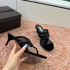 G241代购级阿莱雅Alaïa 镂空高跟凉鞋✨Alaïa这款镂空高跟凉鞋,采用网状皮革设计,透气又时 G241代购级阿莱雅Alaïa 镂空高跟凉鞋✨Alaïa这款镂空高跟凉鞋,采用网状皮革设计,透气又时
