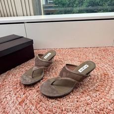 G241代购级阿莱雅Alaïa 镂空高跟凉鞋✨Alaïa这款镂空高跟凉鞋,采用网状皮革设计,透气又时 G241代购级阿莱雅Alaïa 镂空高跟凉鞋✨Alaïa这款镂空高跟凉鞋,采用网状皮革设计,透气又时