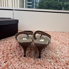 G241代购级阿莱雅Alaïa 镂空高跟凉鞋✨Alaïa这款镂空高跟凉鞋,采用网状皮革设计,透气又时 G241代购级阿莱雅Alaïa 镂空高跟凉鞋✨Alaïa这款镂空高跟凉鞋,采用网状皮革设计,透气又时