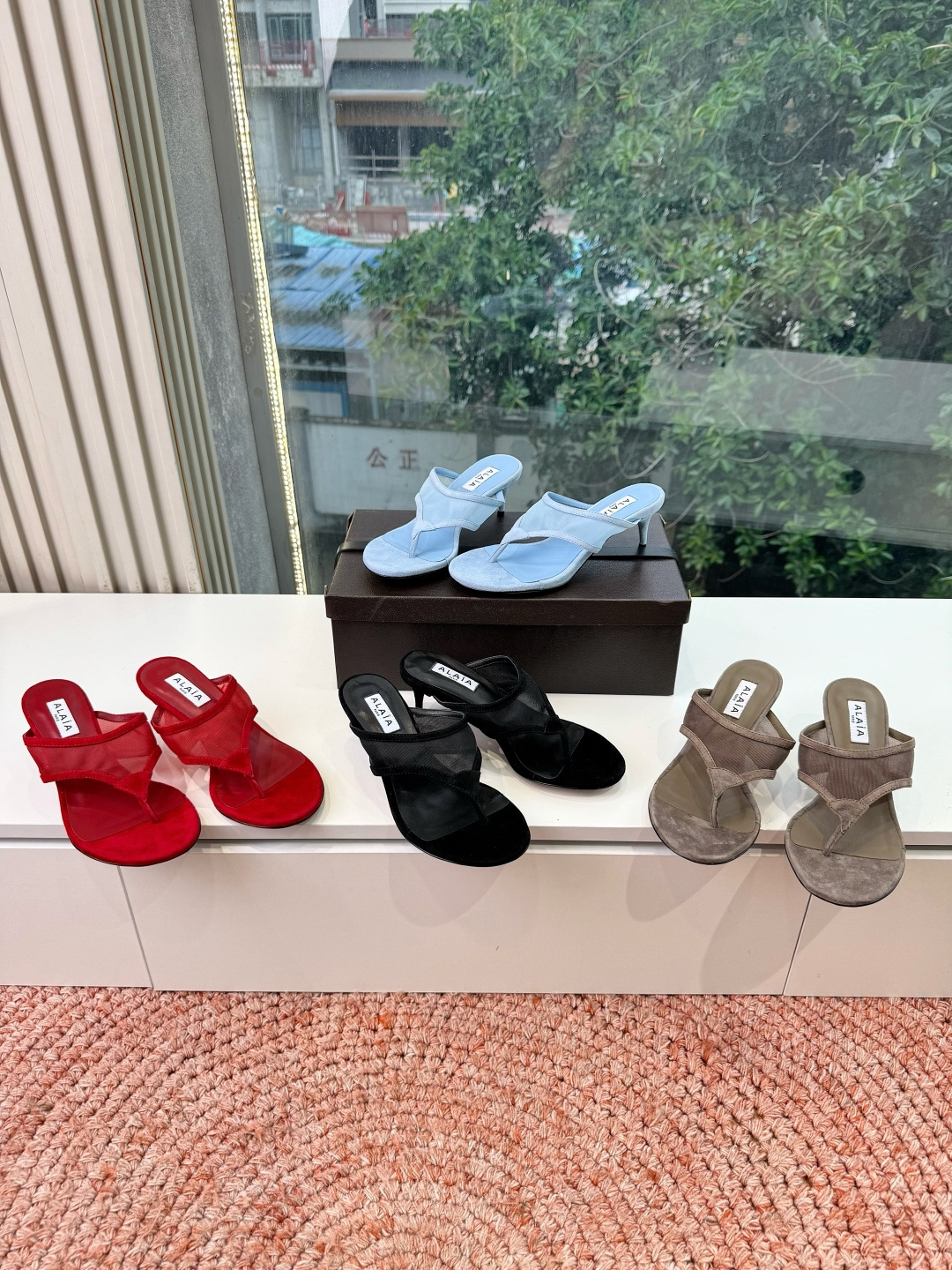 G241代购级阿莱雅Alaïa 镂空高跟凉鞋​​✨Alaïa这款镂空高跟凉鞋，采用网状皮革设计，透气又时