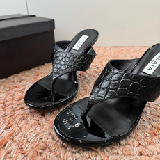 G241代购级阿莱雅Alaïa 镂空高跟凉鞋✨Alaïa这款镂空高跟凉鞋,采用网状皮革设计,透气又时 G241代购级阿莱雅Alaïa 镂空高跟凉鞋✨Alaïa这款镂空高跟凉鞋,采用网状皮革设计,透气又时