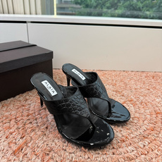 G241代购级阿莱雅Alaïa 镂空高跟凉鞋✨Alaïa这款镂空高跟凉鞋,采用网状皮革设计,透气又时 G241代购级阿莱雅Alaïa 镂空高跟凉鞋✨Alaïa这款镂空高跟凉鞋,采用网状皮革设计,透气又时