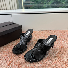 G241代购级阿莱雅Alaïa 镂空高跟凉鞋✨Alaïa这款镂空高跟凉鞋,采用网状皮革设计,透气又时 G241代购级阿莱雅Alaïa 镂空高跟凉鞋✨Alaïa这款镂空高跟凉鞋,采用网状皮革设计,透气又时