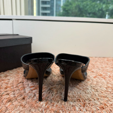 G241代购级阿莱雅Alaïa 镂空高跟凉鞋✨Alaïa这款镂空高跟凉鞋,采用网状皮革设计,透气又时 G241代购级阿莱雅Alaïa 镂空高跟凉鞋✨Alaïa这款镂空高跟凉鞋,采用网状皮革设计,透气又时