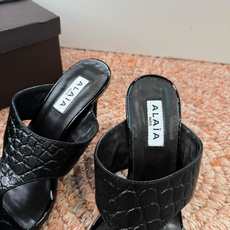 G241代购级阿莱雅Alaïa 镂空高跟凉鞋✨Alaïa这款镂空高跟凉鞋,采用网状皮革设计,透气又时 G241代购级阿莱雅Alaïa 镂空高跟凉鞋✨Alaïa这款镂空高跟凉鞋,采用网状皮革设计,透气又时
