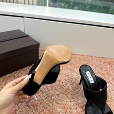 G241代购级阿莱雅Alaïa 镂空高跟凉鞋✨Alaïa这款镂空高跟凉鞋,采用网状皮革设计,透气又时 G241代购级阿莱雅Alaïa 镂空高跟凉鞋✨Alaïa这款镂空高跟凉鞋,采用网状皮革设计,透气又时