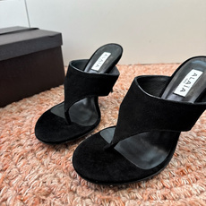 G241代购级阿莱雅Alaïa 镂空高跟凉鞋✨Alaïa这款镂空高跟凉鞋,采用网状皮革设计,透气又时 G241代购级阿莱雅Alaïa 镂空高跟凉鞋✨Alaïa这款镂空高跟凉鞋,采用网状皮革设计,透气又时